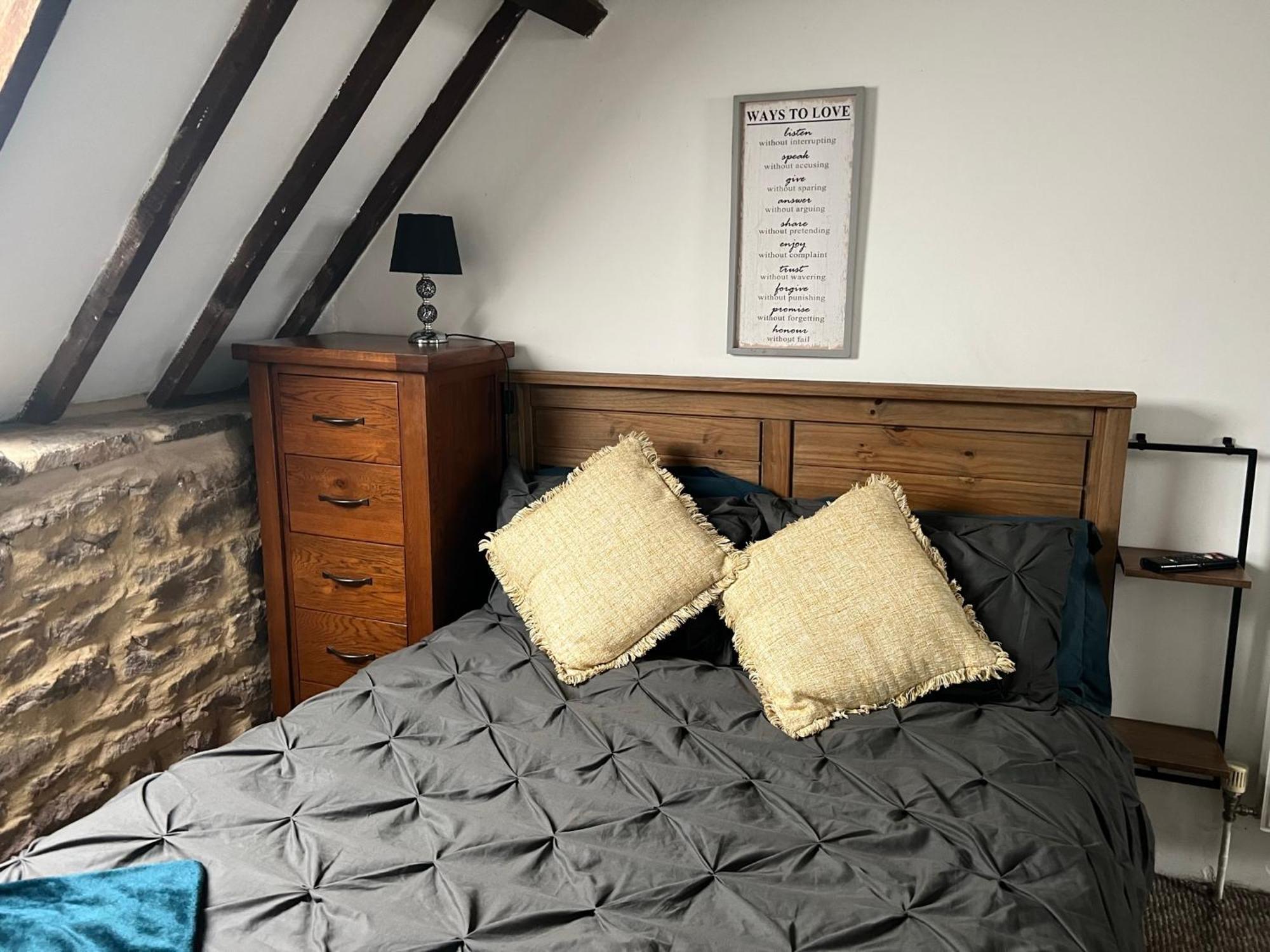 Crosskeys Inn Guest Rooms In Wye Valley Goodrich Bagian luar foto