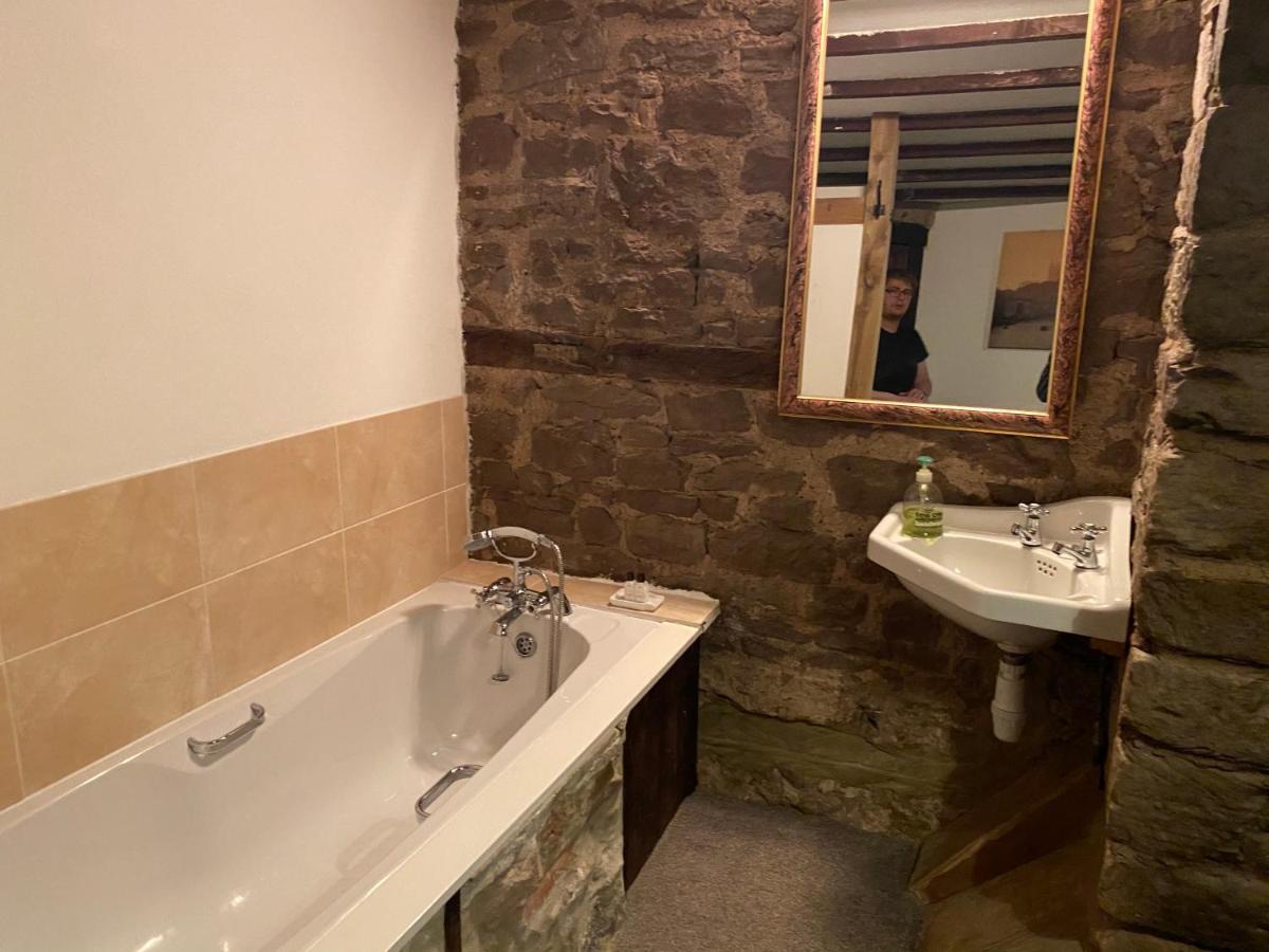 Crosskeys Inn Guest Rooms In Wye Valley Goodrich Bagian luar foto